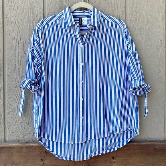 H&M Tops - H&M button down pin stripe 3/4 tie sleeve blue & white collared blouse, work top